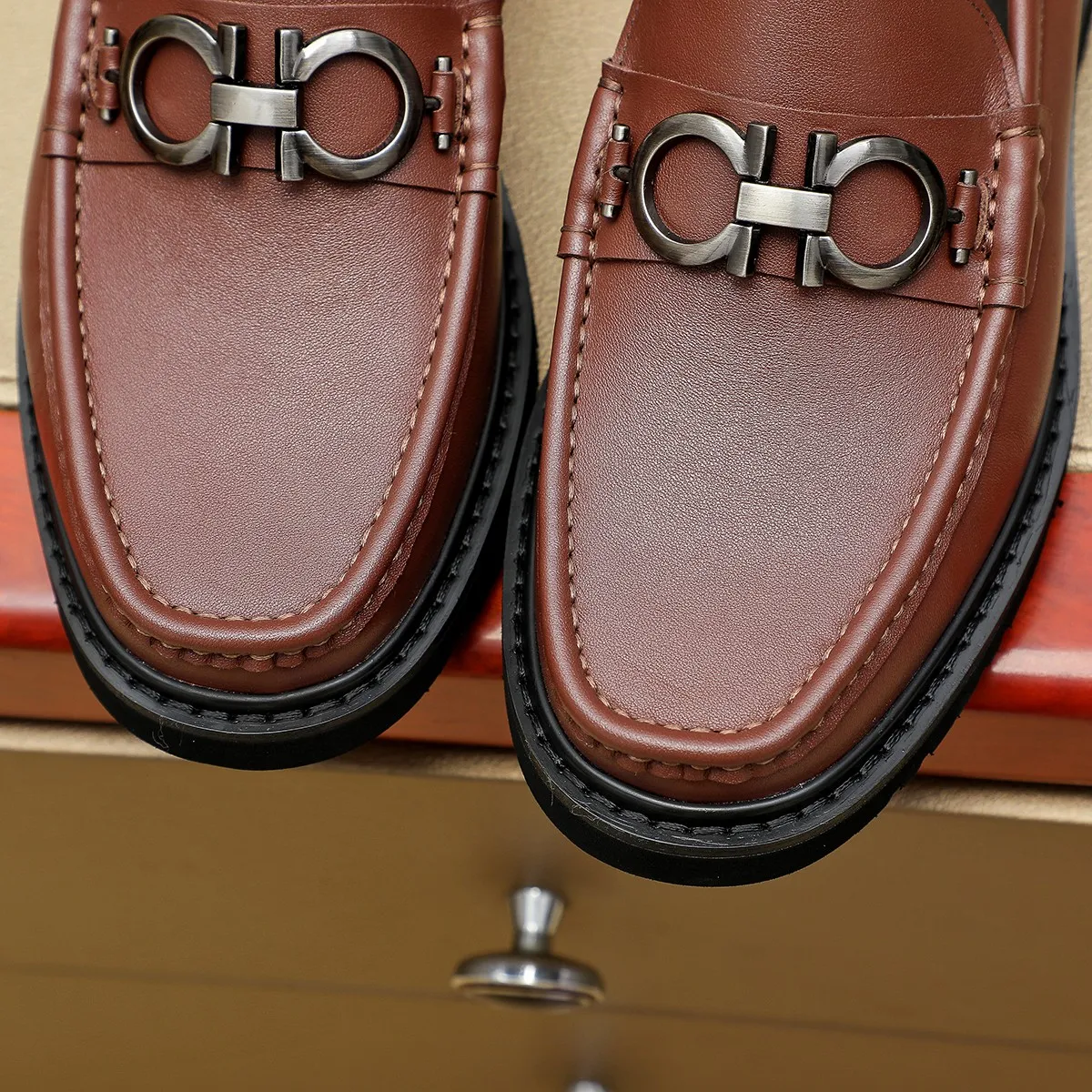 Men's shoes 💰500 Ferragamo [Ferragamo] top imported suit men's shoes 💯Original copy of the official website, product materials: selected imported embossed calfskin + luxury hardware buckle accessories ~ imported water-dyed cow 🐂 leather lining. Strong three-dimensional visual effect, original combination outsole, multiple colors available😘 Size: 38-44 (.45.46. Customized)